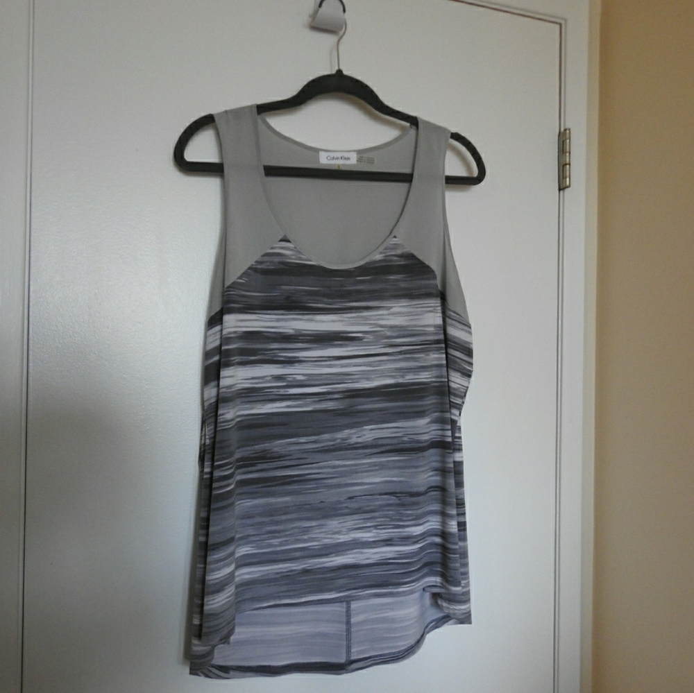 Sleeveless shirt